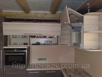 Кухня фасады шпон, столешница исскуственный камень