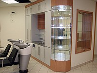 Шкаф для выставки косметики