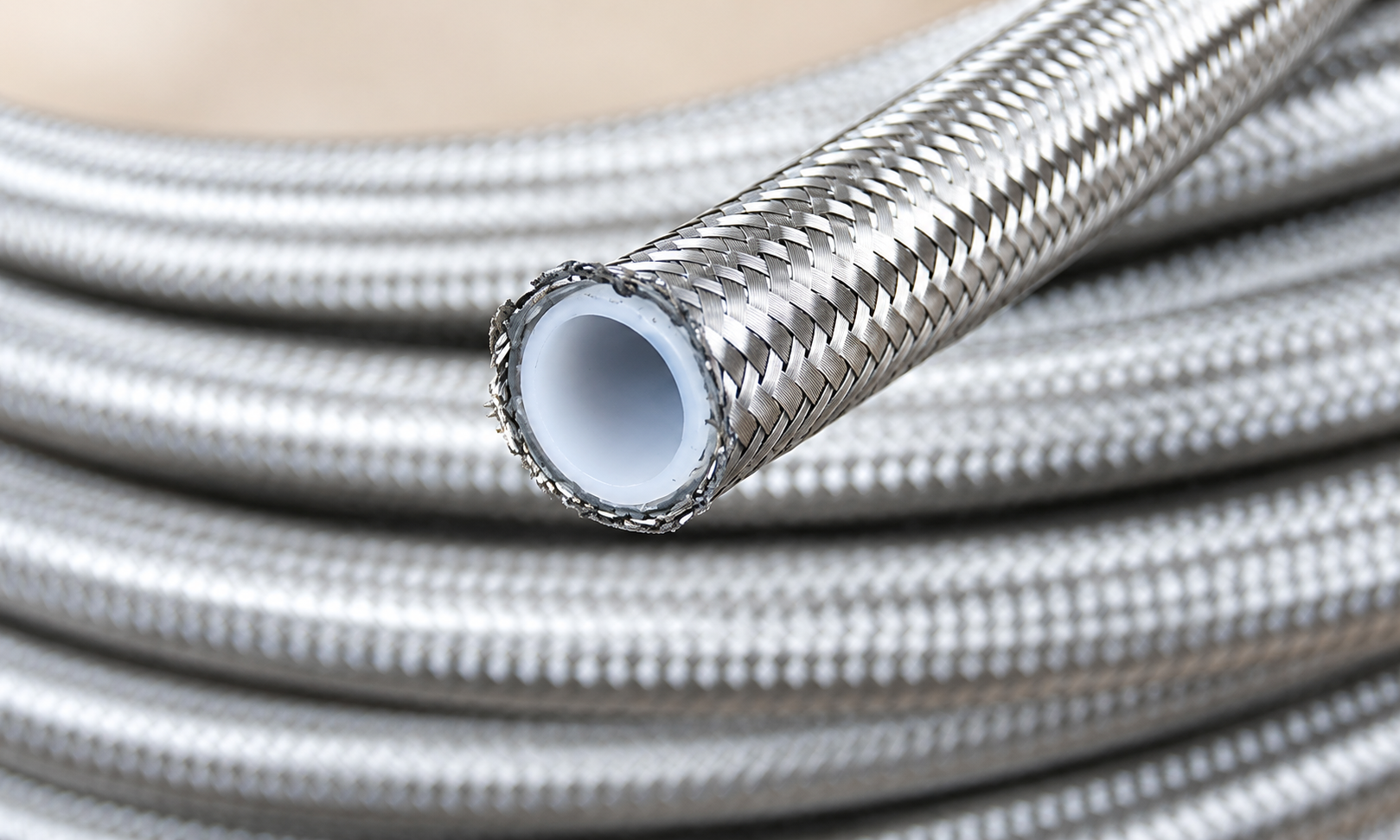 High pressure PTFE hose for aggressive media
