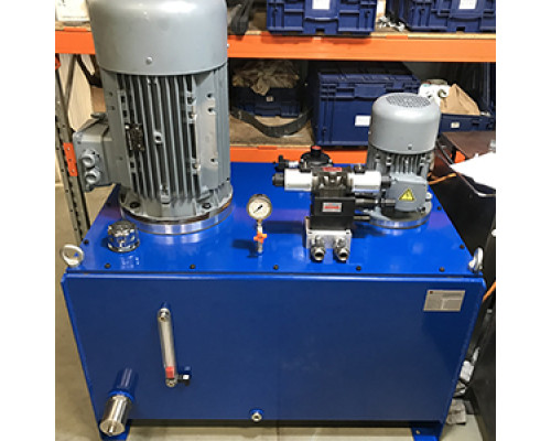 Hydraulic station for grain loader crane in port