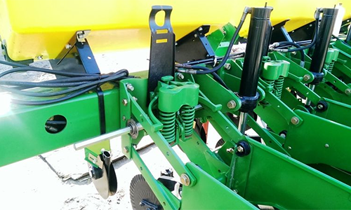 Ремонт сеялки John Deere на месте заказчика